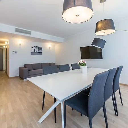 Goodson & Red Rotermanni Apartamento